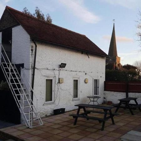 Swan Inn, Heathrow Airport Stanwell Exterior photo