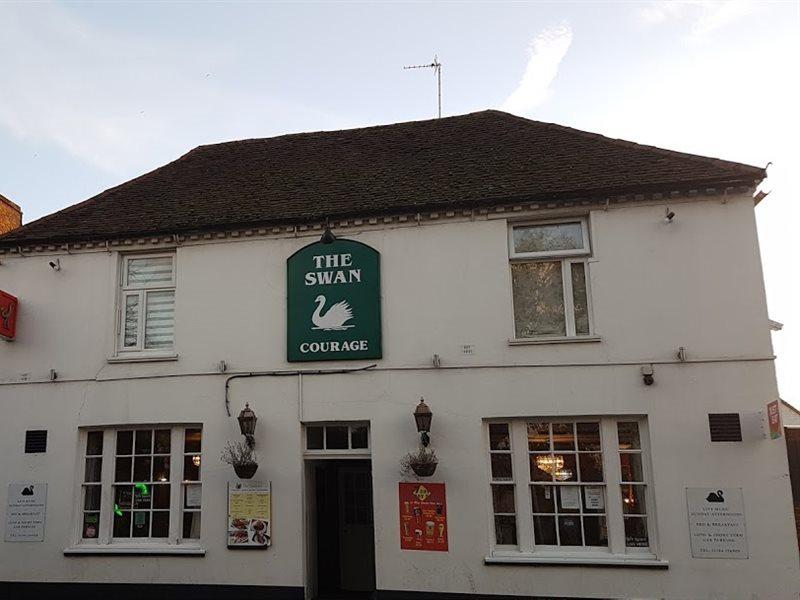 Swan Inn, Heathrow Airport Stanwell Exterior photo