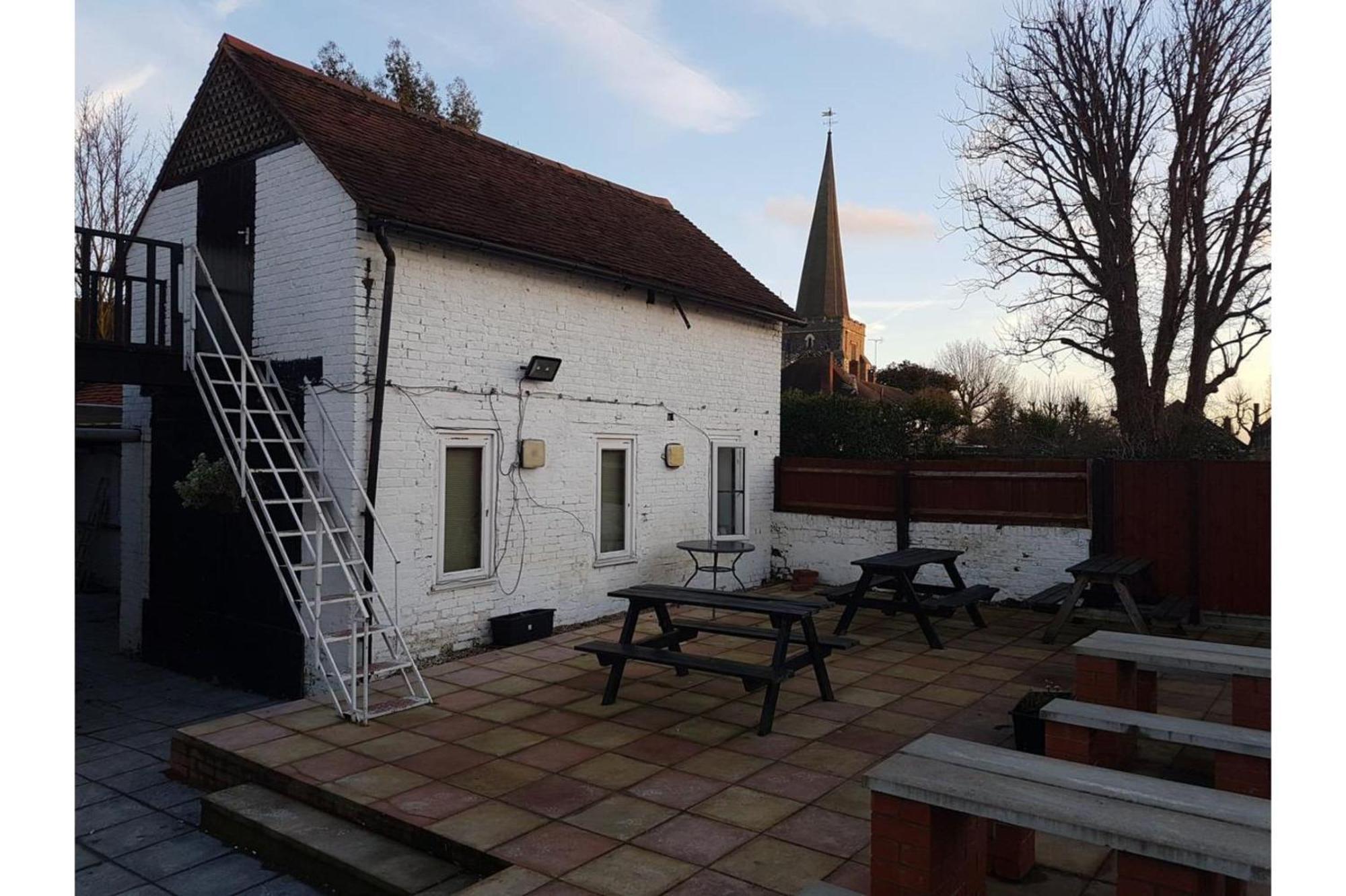 Swan Inn, Heathrow Airport Stanwell Exterior photo