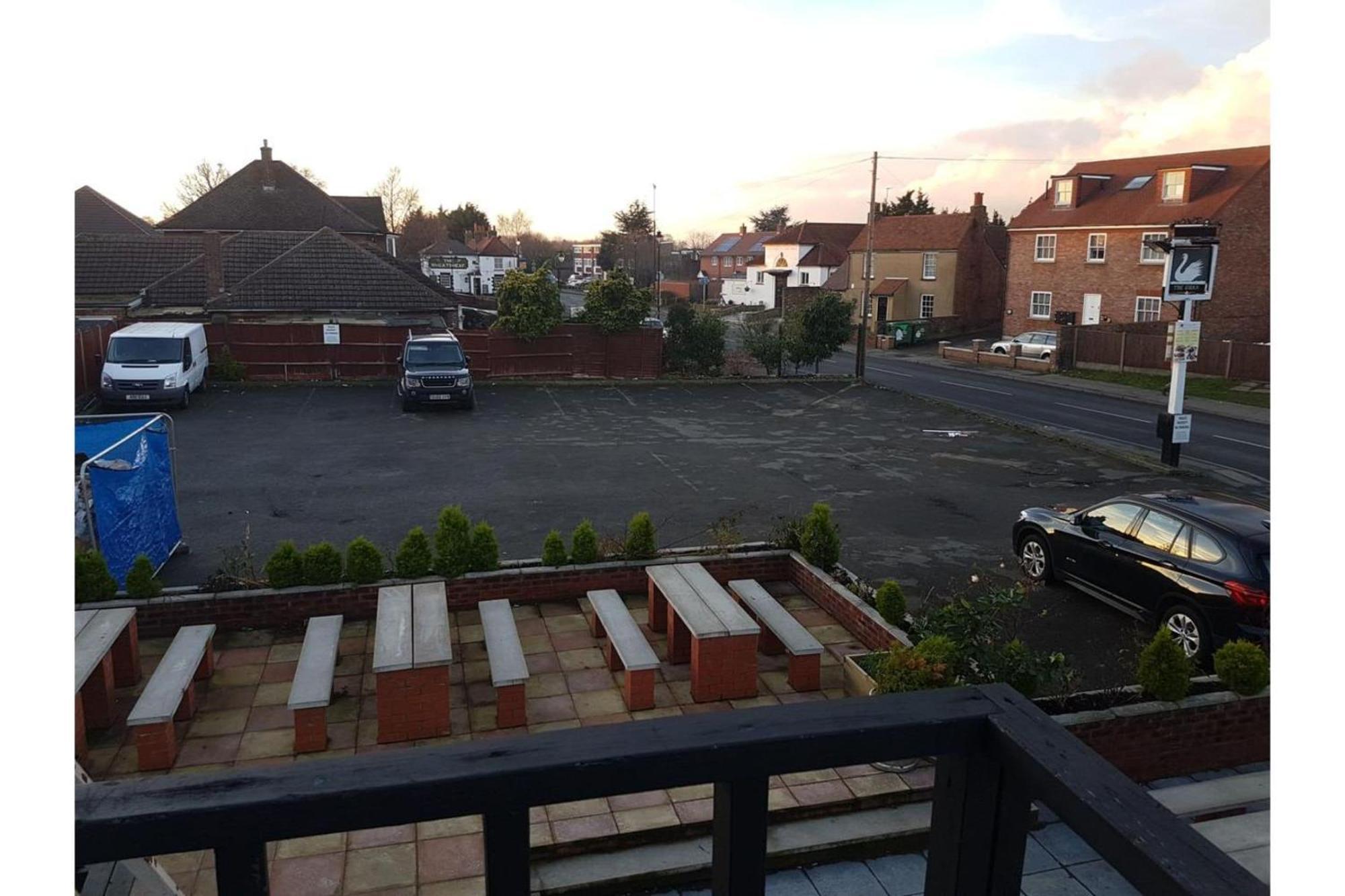 Swan Inn, Heathrow Airport Stanwell Exterior photo
