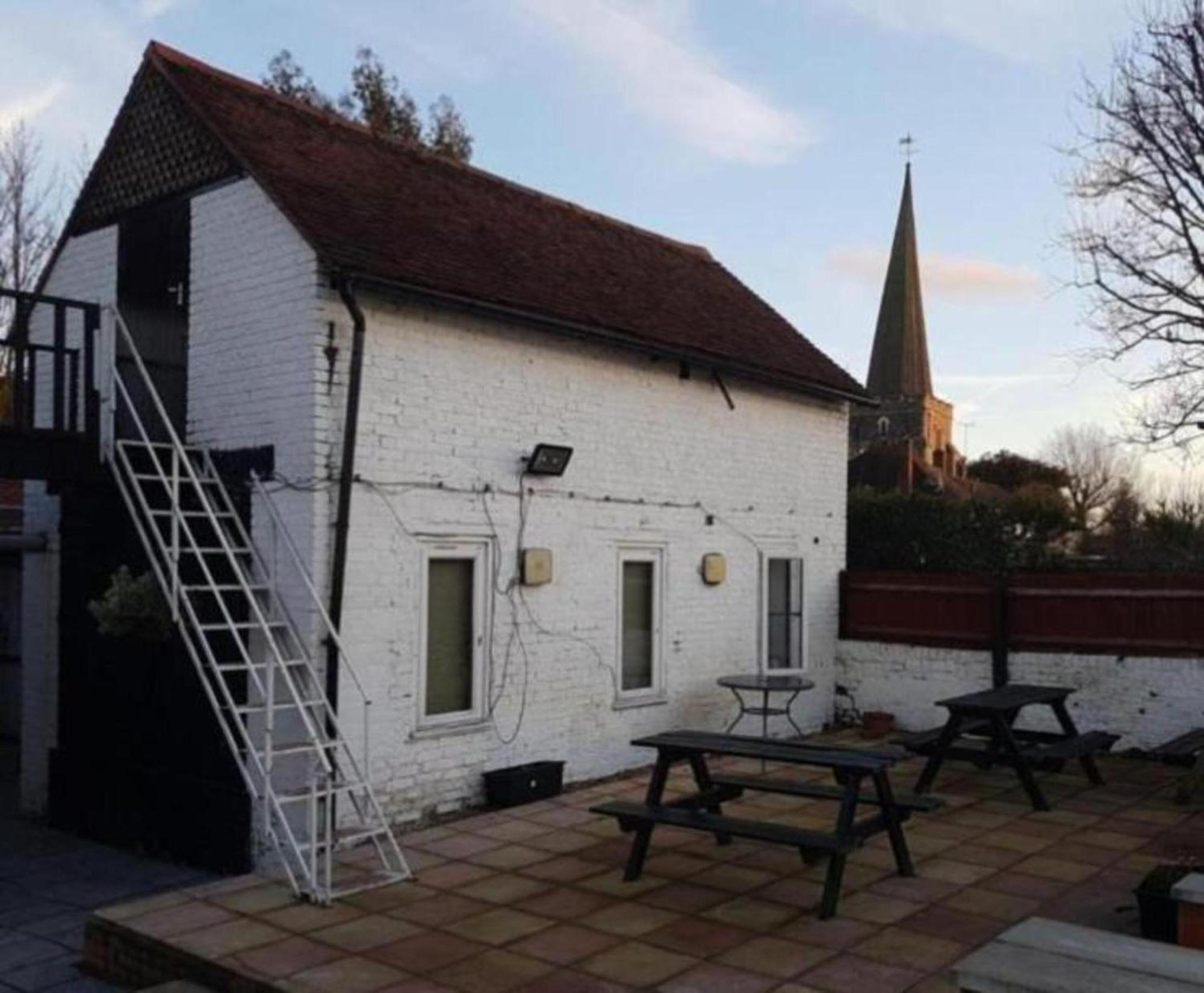 Swan Inn, Heathrow Airport Stanwell Exterior photo