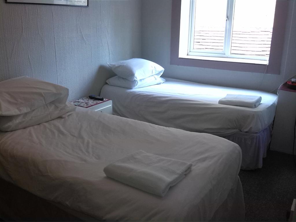 Swan Inn, Heathrow Airport Stanwell Room photo