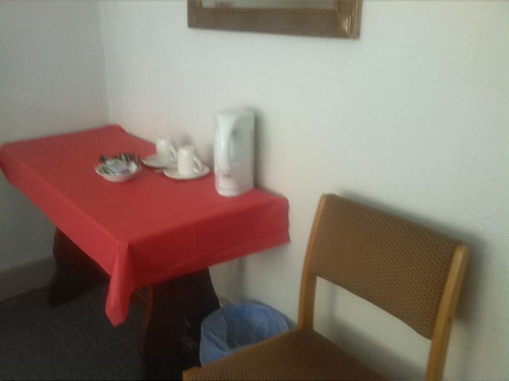 Swan Inn, Heathrow Airport Stanwell Room photo